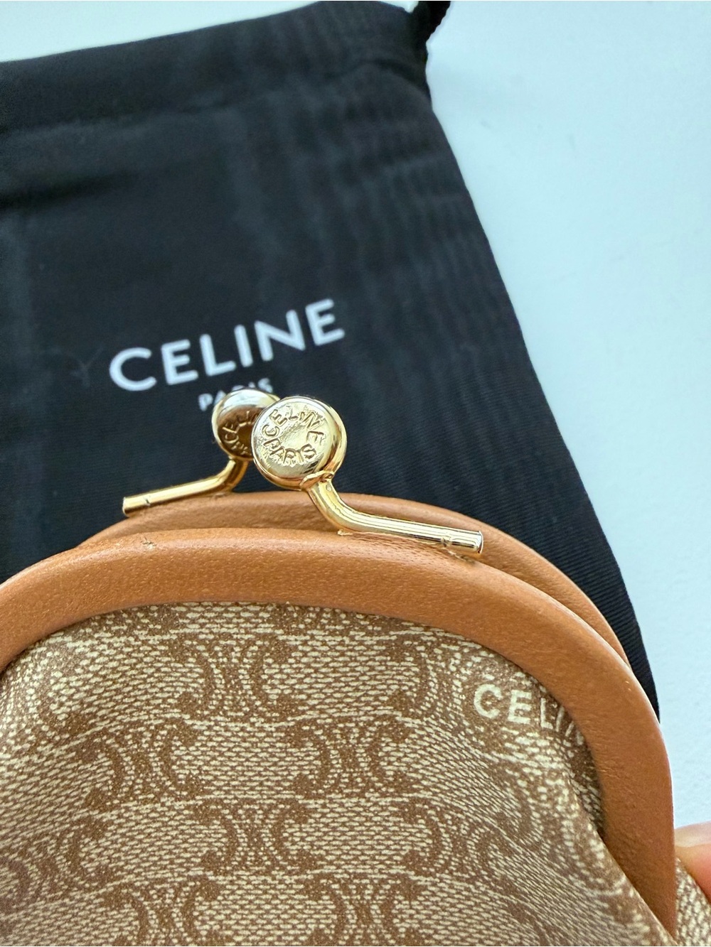 CELINE Vintage Triomphe Canvas Coin Purse Wallet with gold kiss-lock - Picture 2 of 8